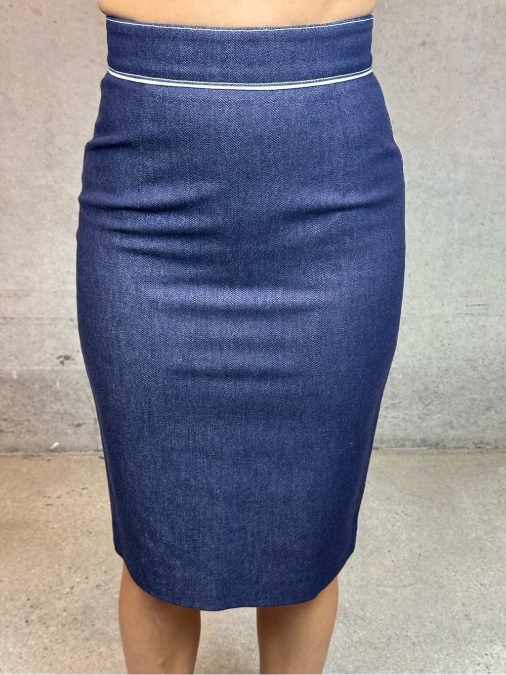 Judith and Charles Blue Denim Pencil Skirt with Back Zip Size 0
